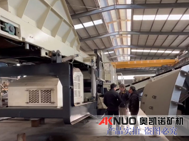 履帶移動式破碎篩分一體機(jī) 履帶移動式破碎篩分一體機(jī)