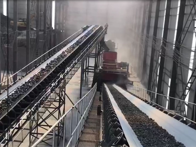 大型砂石料破碎制砂現(xiàn)場